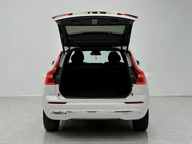 Volvo XC60 2023 — фото 12