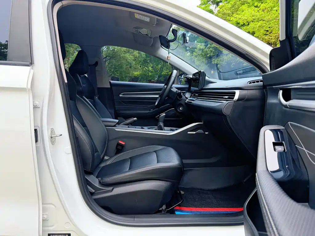 Geely Emgrand 2023 — фото 17