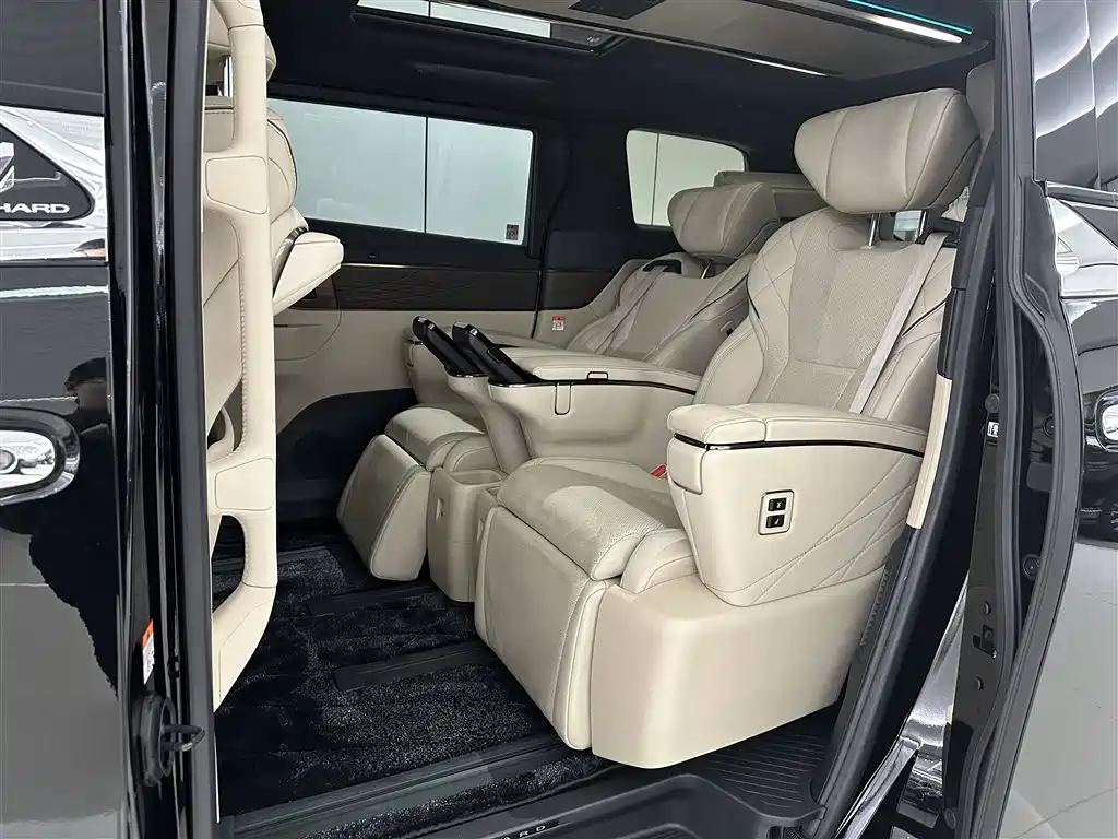 Toyota Alphard 2024 — фото 11