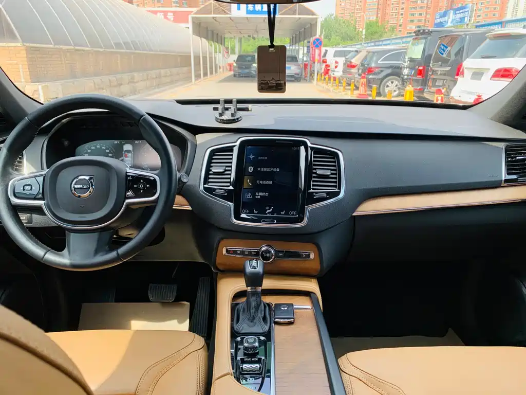 Volvo XC90 2018 — фото 6