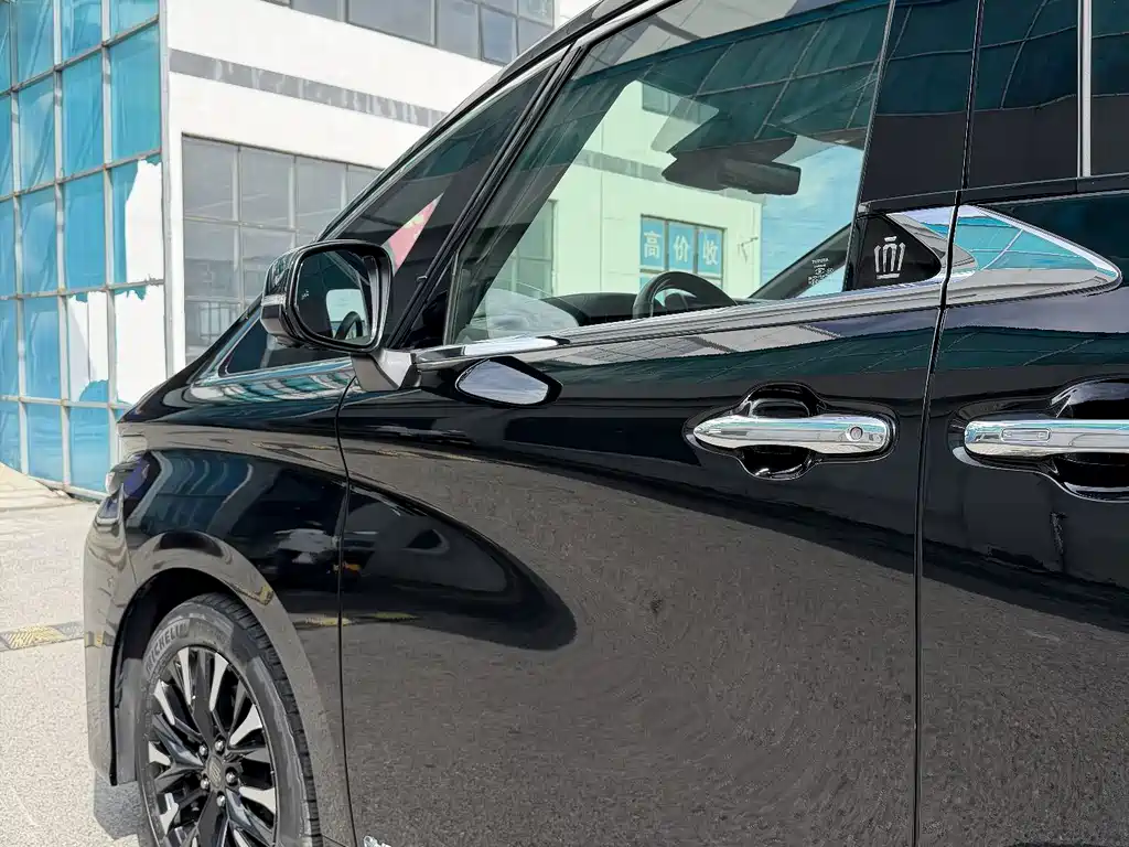 Toyota Vellfire 2023 — фото 17