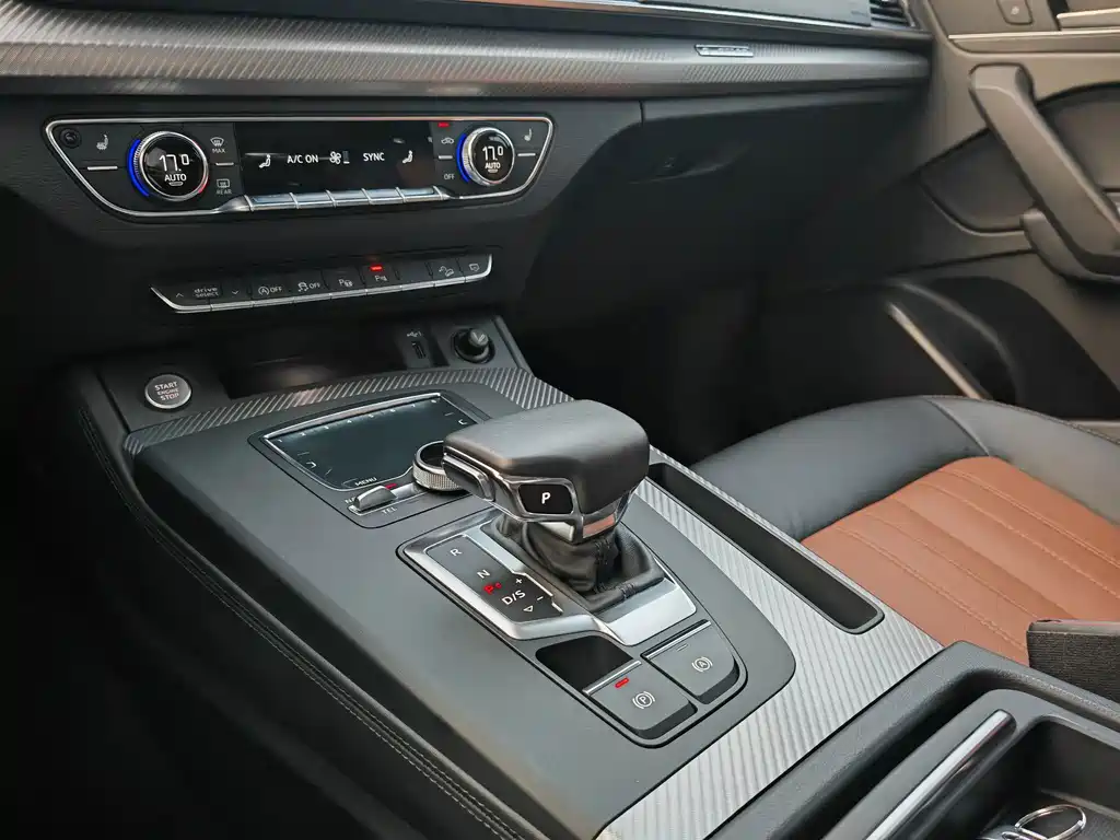 Audi Q5L 2020 — фото 10