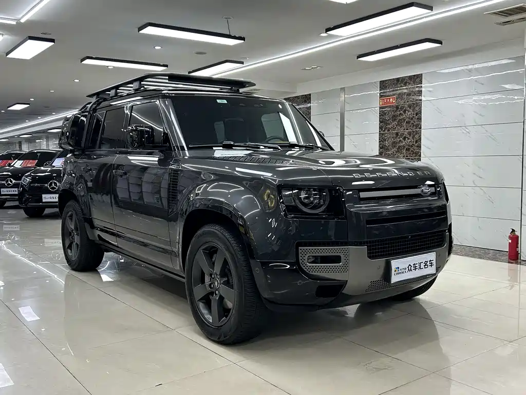 Land Rover Defender 2024