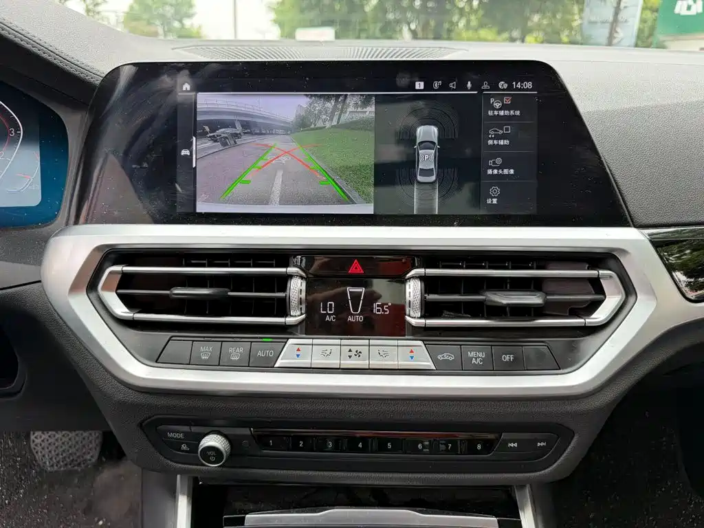 BMW 3 Series 2019 — фото 10