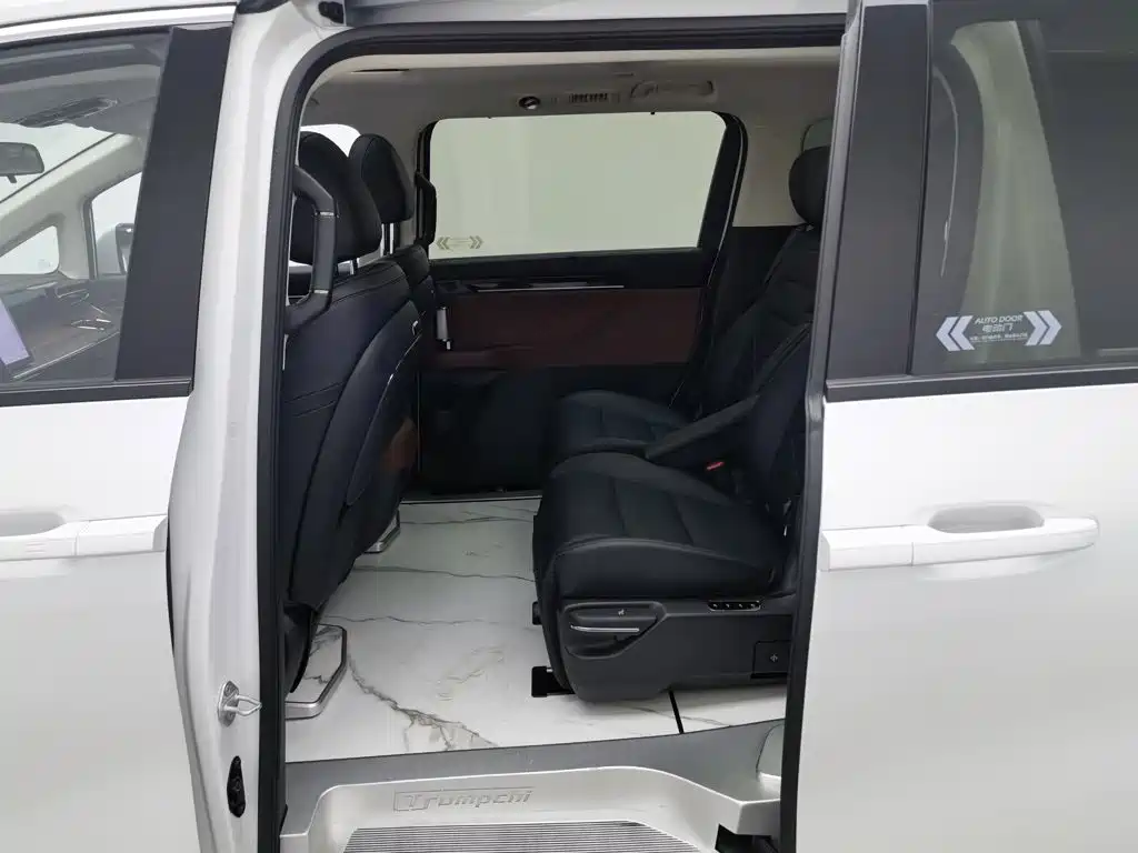 GAC Trumpchi E8 PHEV 2025 — фото 15
