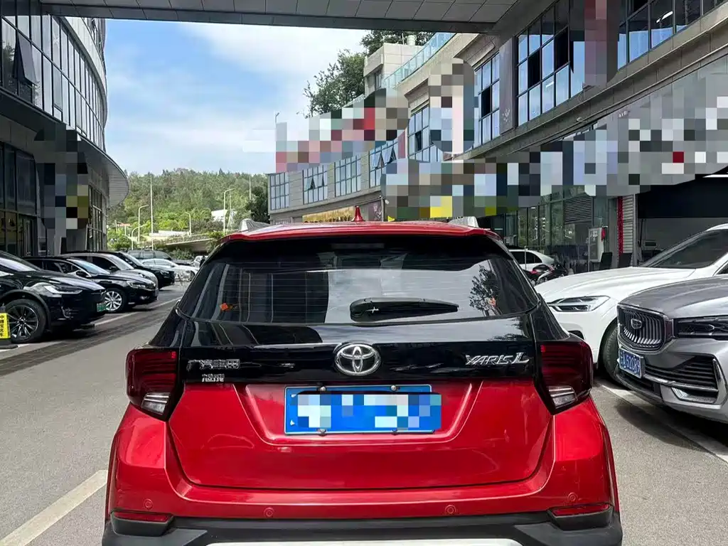 Toyota Yaris L 2022 — фото 3