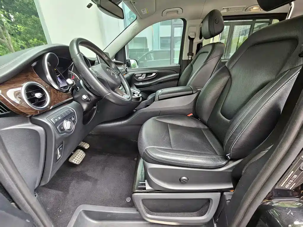 Mercedes-Benz V-Class 2020 — фото 11