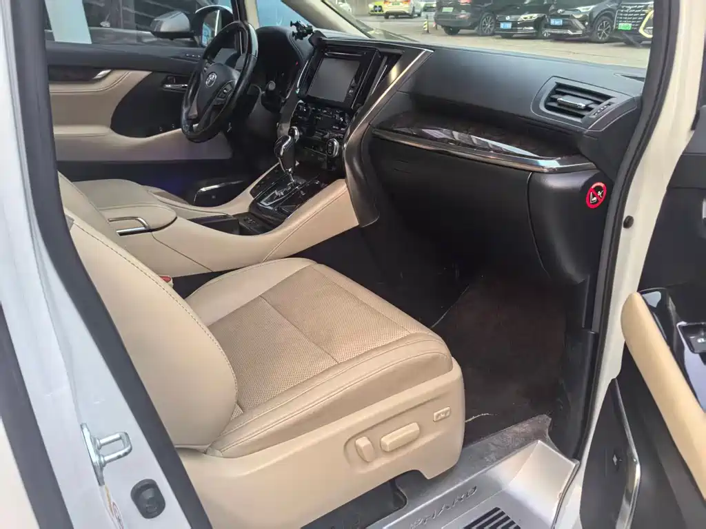 Toyota Alphard 2019 — фото 9