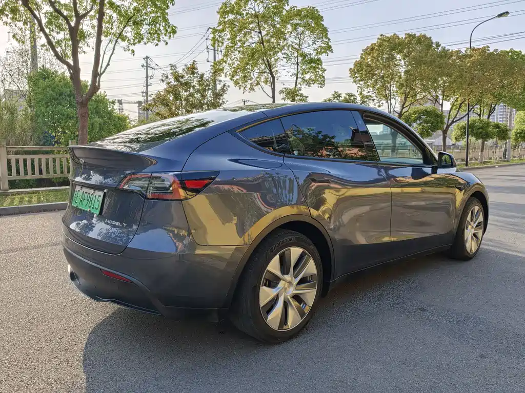 Tesla Model Y 2023 — фото 18