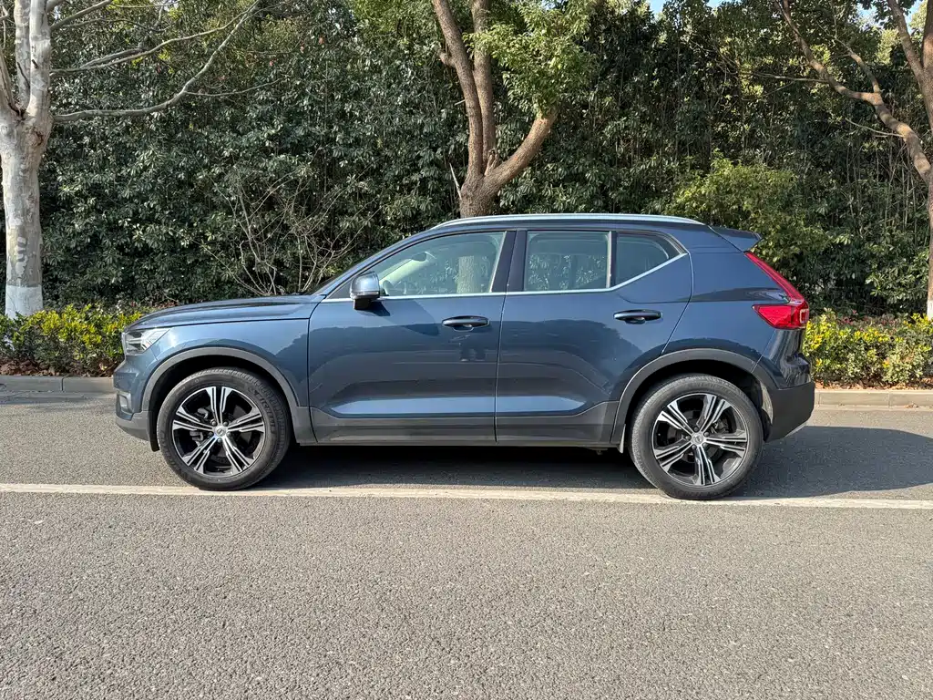 Volvo XC40 2021 — фото 7