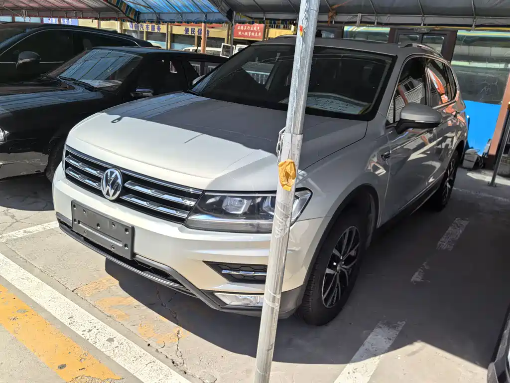 Volkswagen Tiguan L 2018 — фото 1