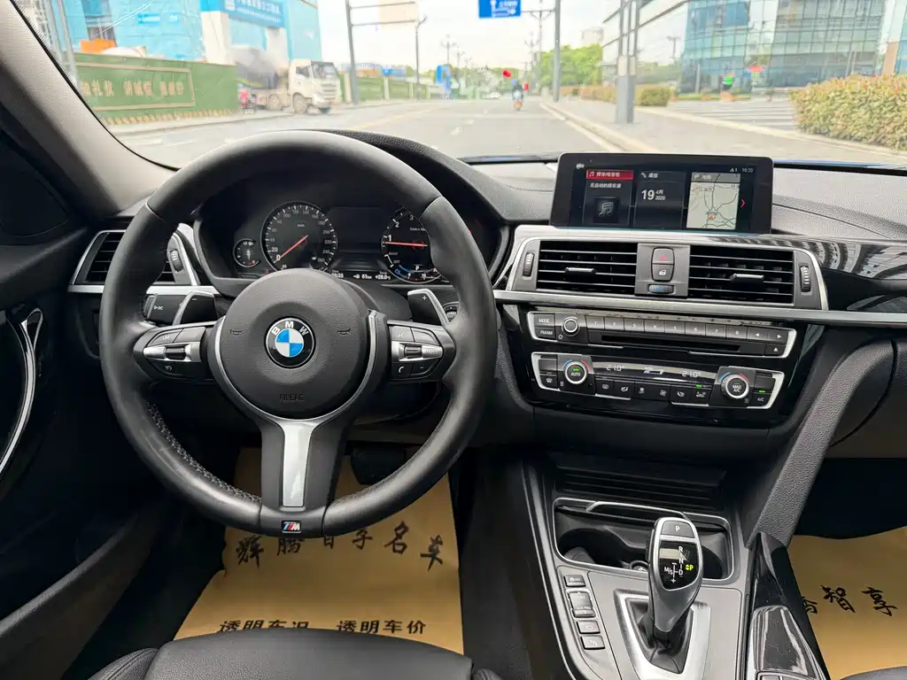 BMW 3 Series 2018 — фото 20