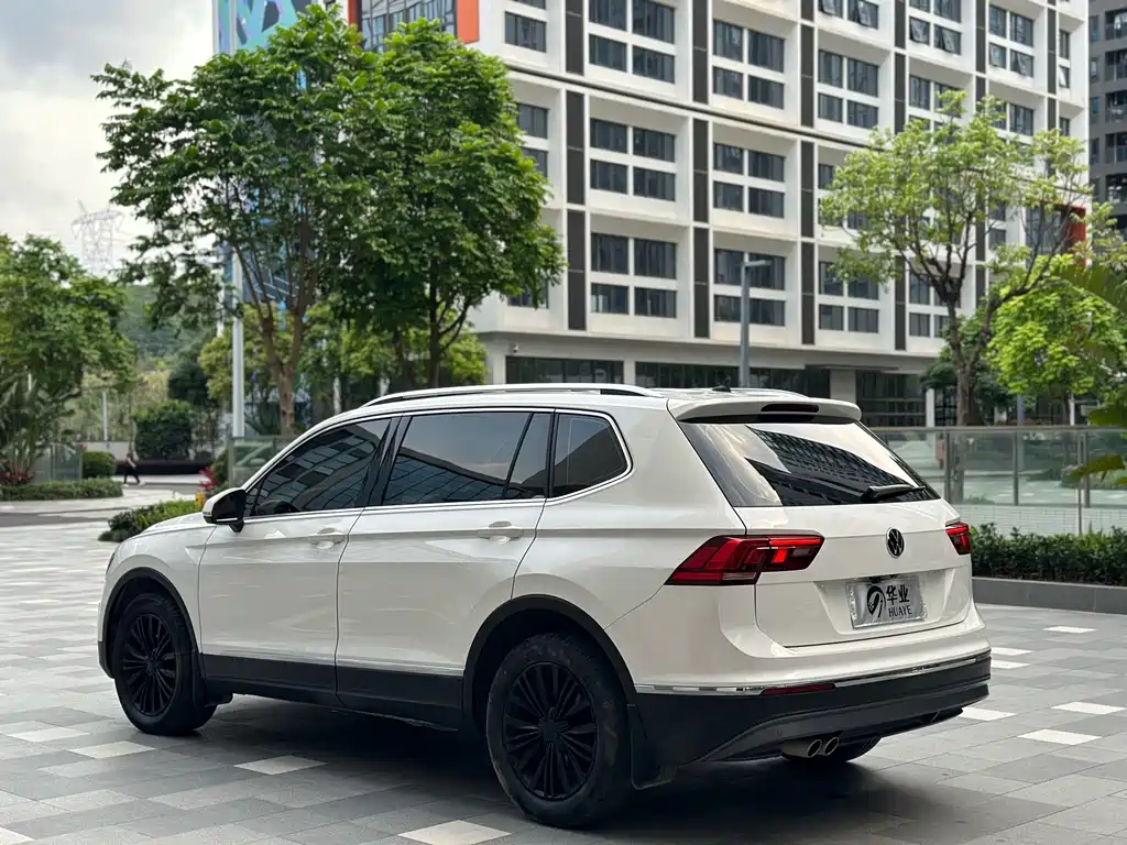 Volkswagen Tiguan L 2021 — фото 11