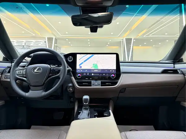 Lexus ES 2025