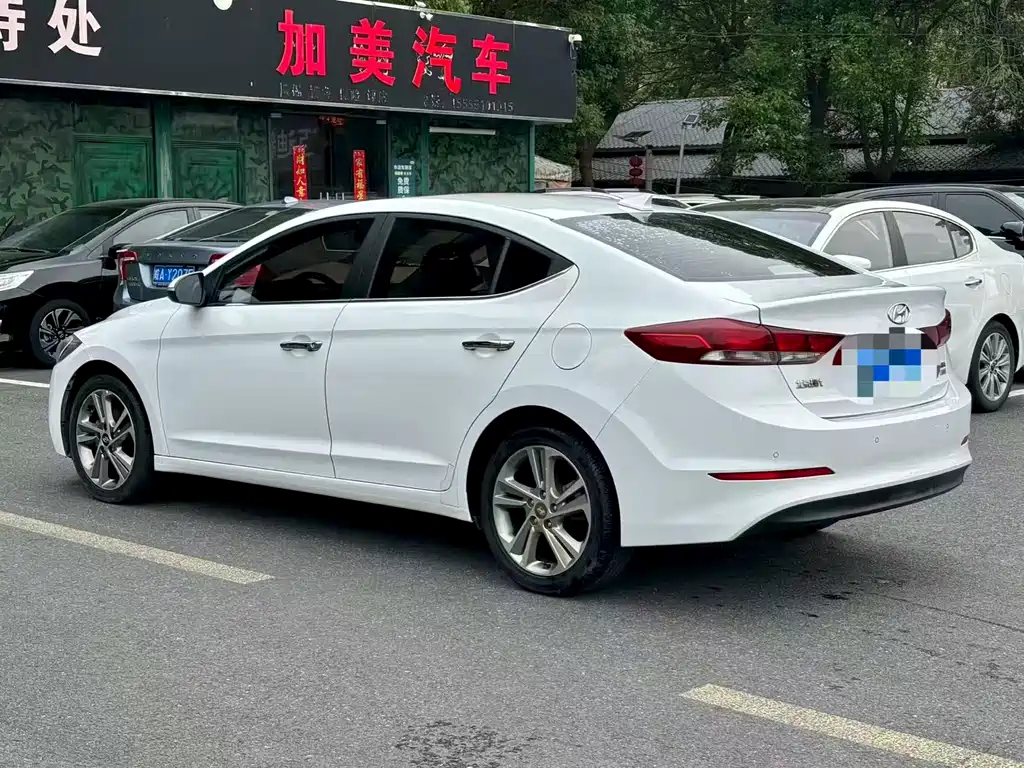 Hyundai Elantra 2019 — фото 3
