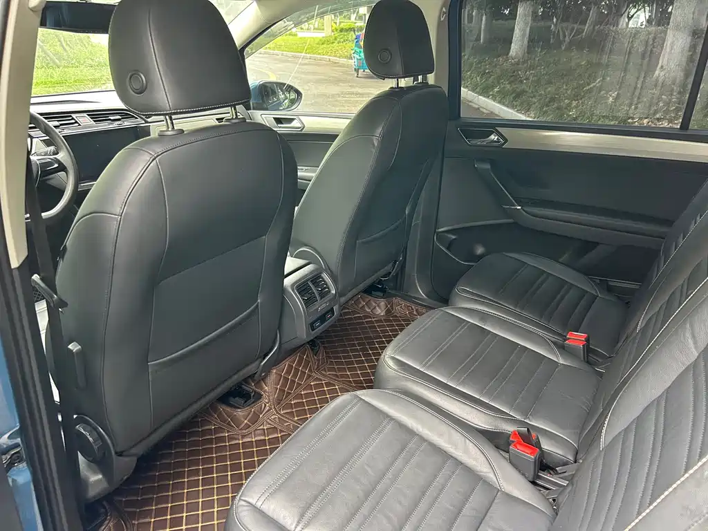 Volkswagen Touran 2017 — фото 12