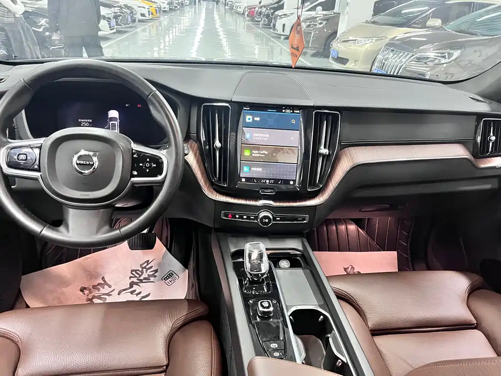 Volvo XC60 2024 — фото 12