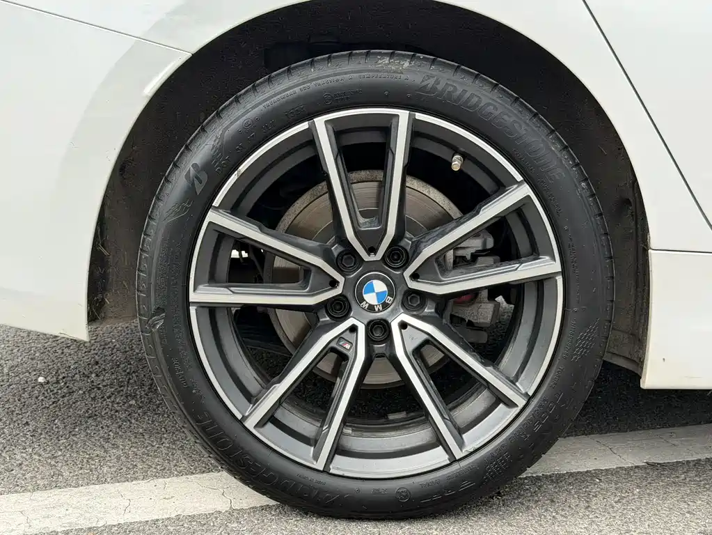 BMW 3 Series 2024 — фото 14