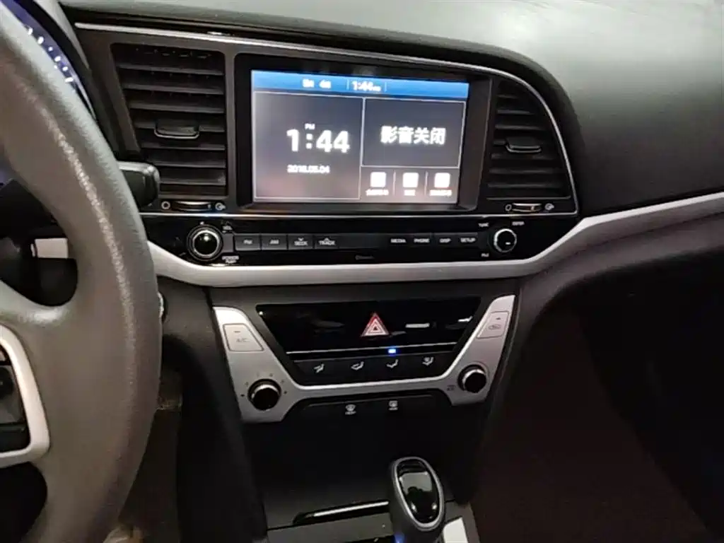Hyundai Elantra 2018 — фото 13