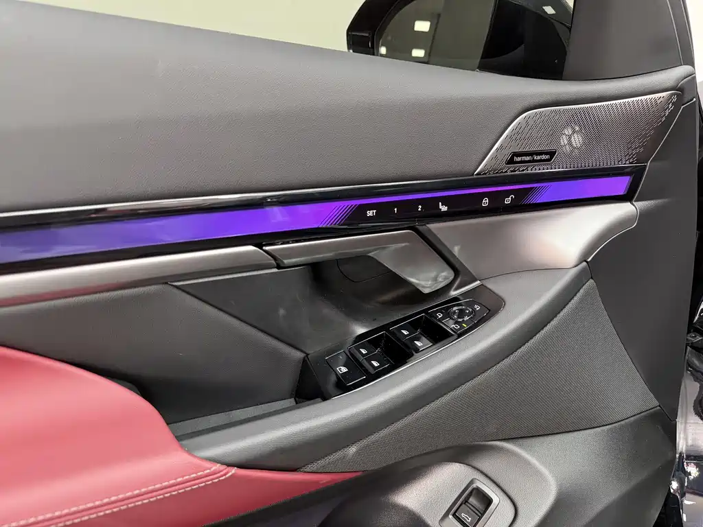 BMW 5 Series 2025 — фото 12