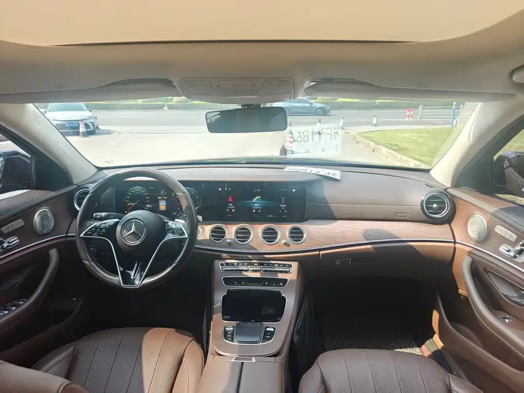 Mercedes-Benz E-Class 2022 — фото 10