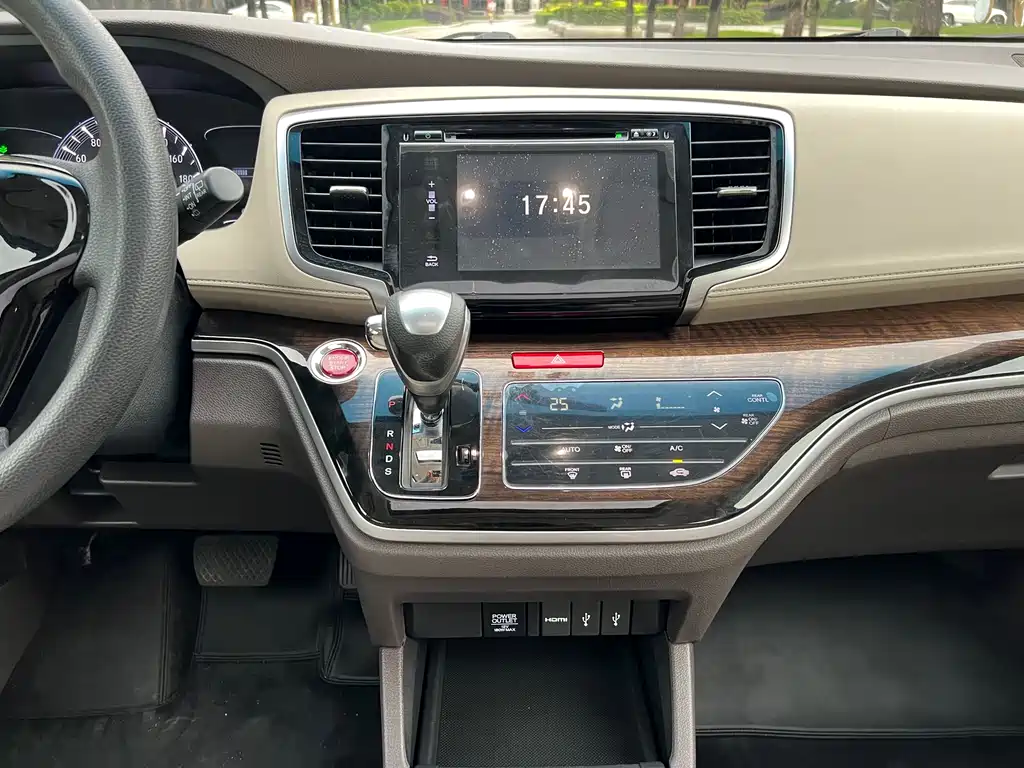 Honda Odyssey 2016 — фото 16