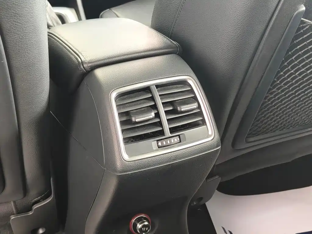 Audi Q3 2015 — фото 14