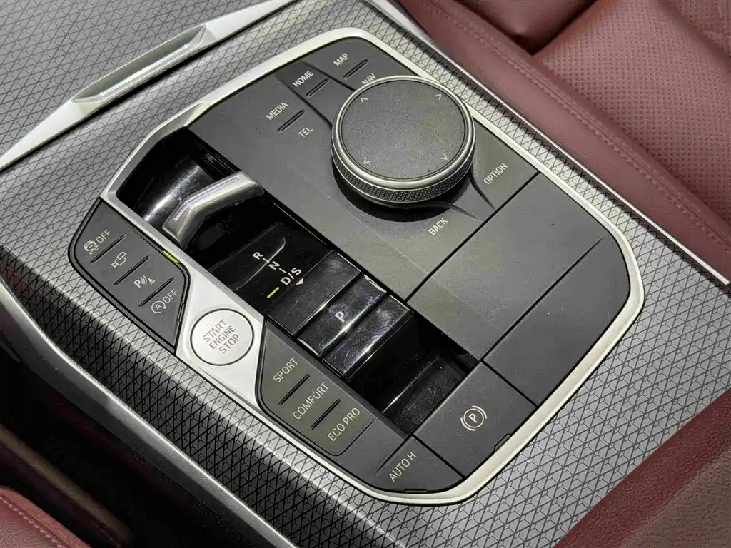 BMW 3 Series 2024 — фото 10