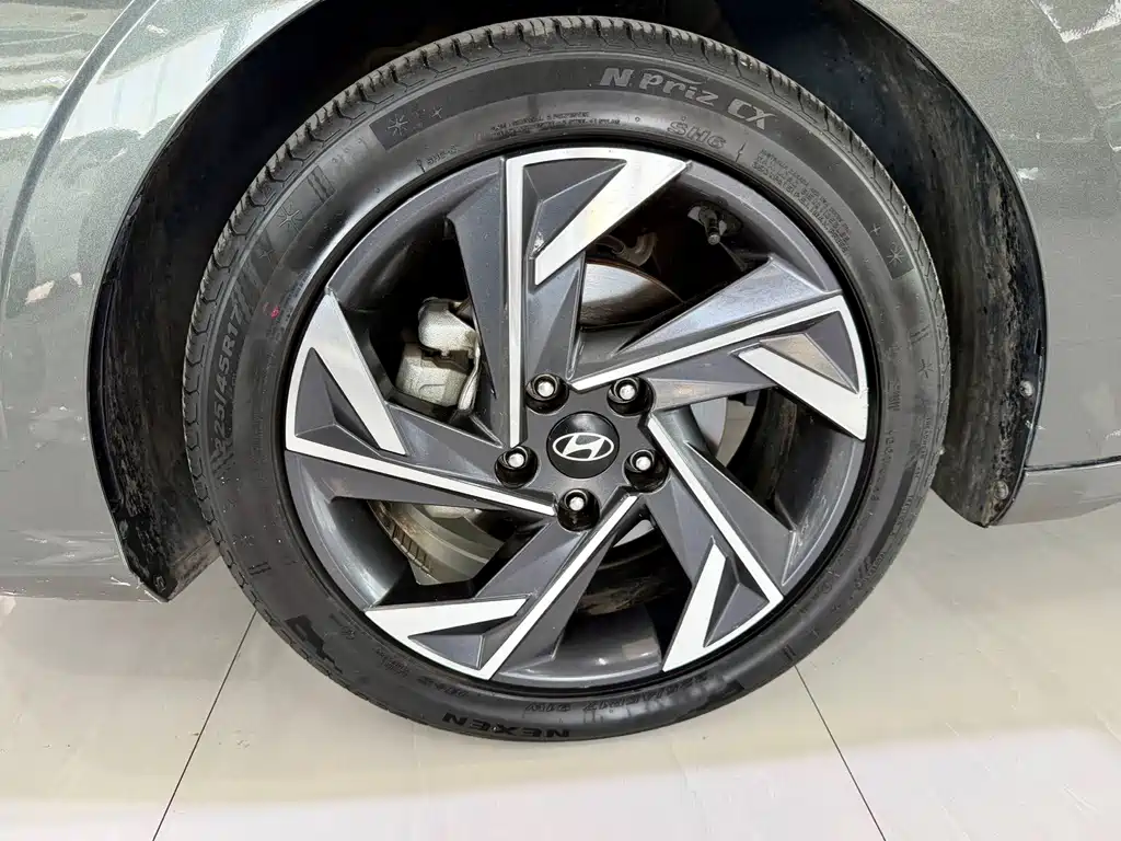 Hyundai Elantra 2023 — фото 14