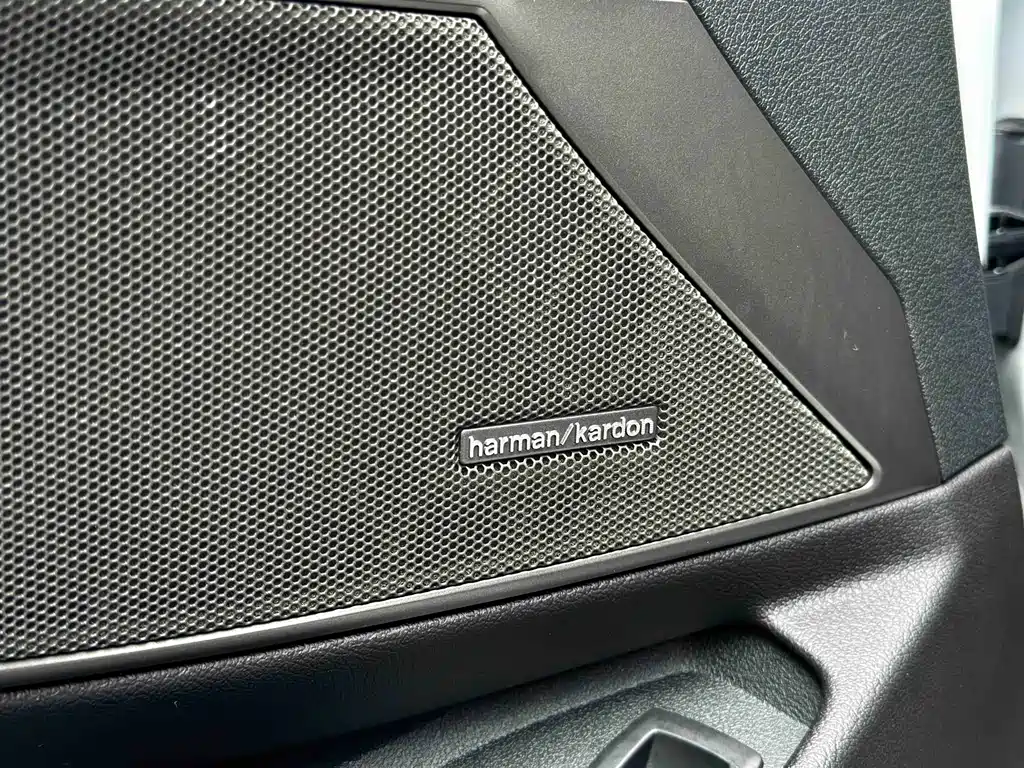 BMW 3 Series 2022 — фото 16