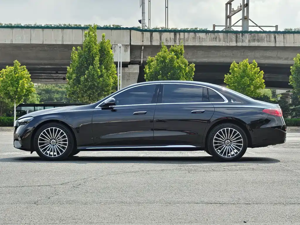 Mercedes-Benz E-Class 2024 — фото 6