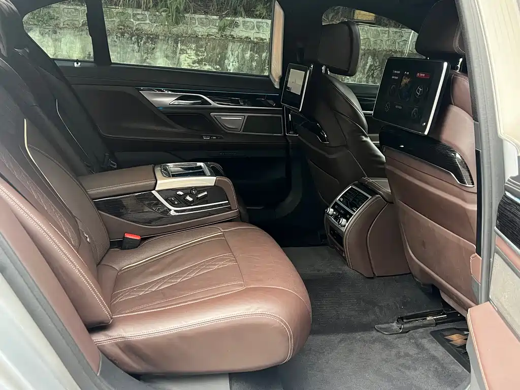 BMW 7 Series 2019 — фото 13