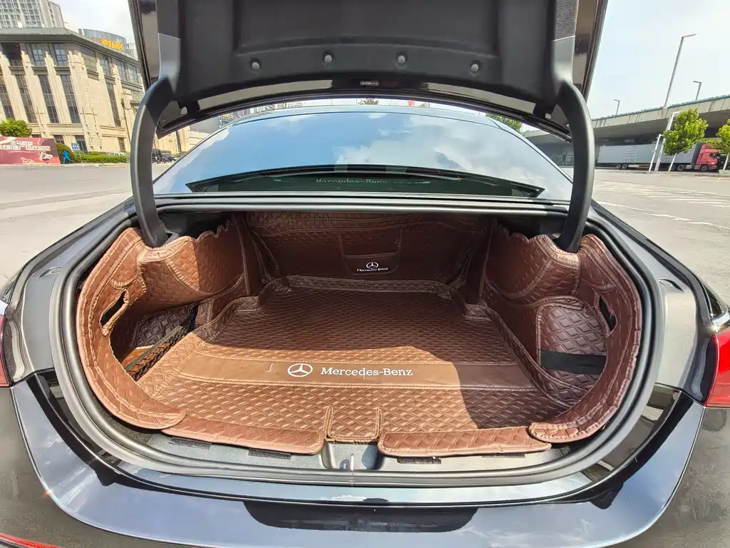 Mercedes-Benz E-Class 2024 — фото 16