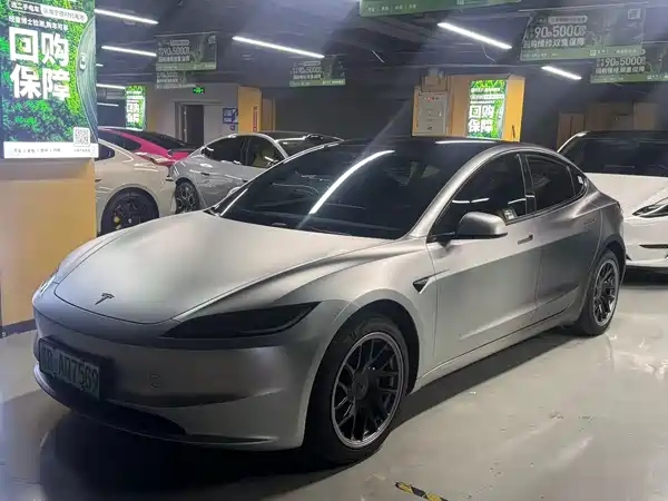 Tesla Model 3 2025