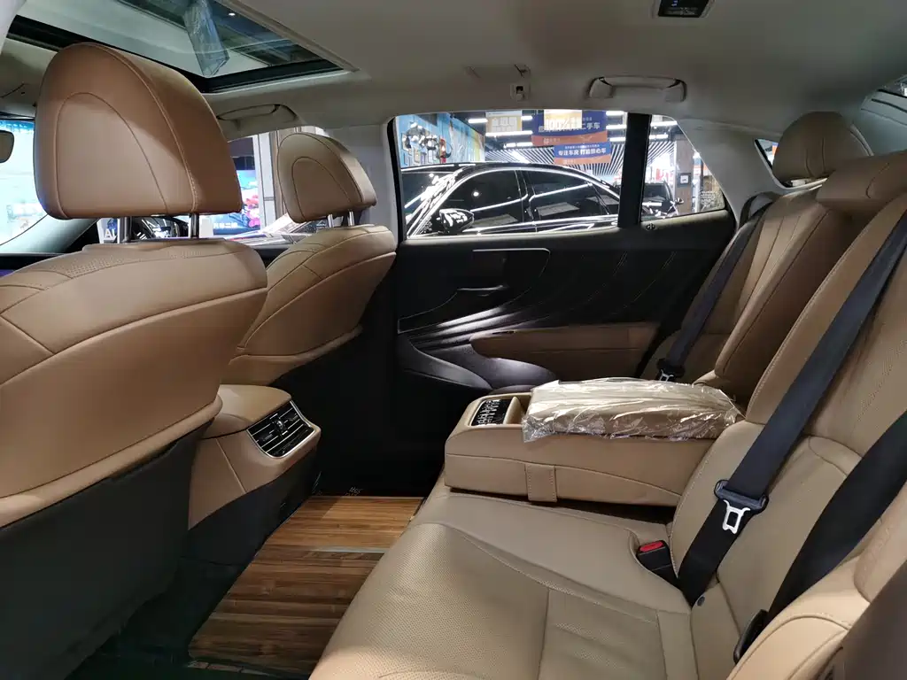 Lexus LS 2020 — фото 14