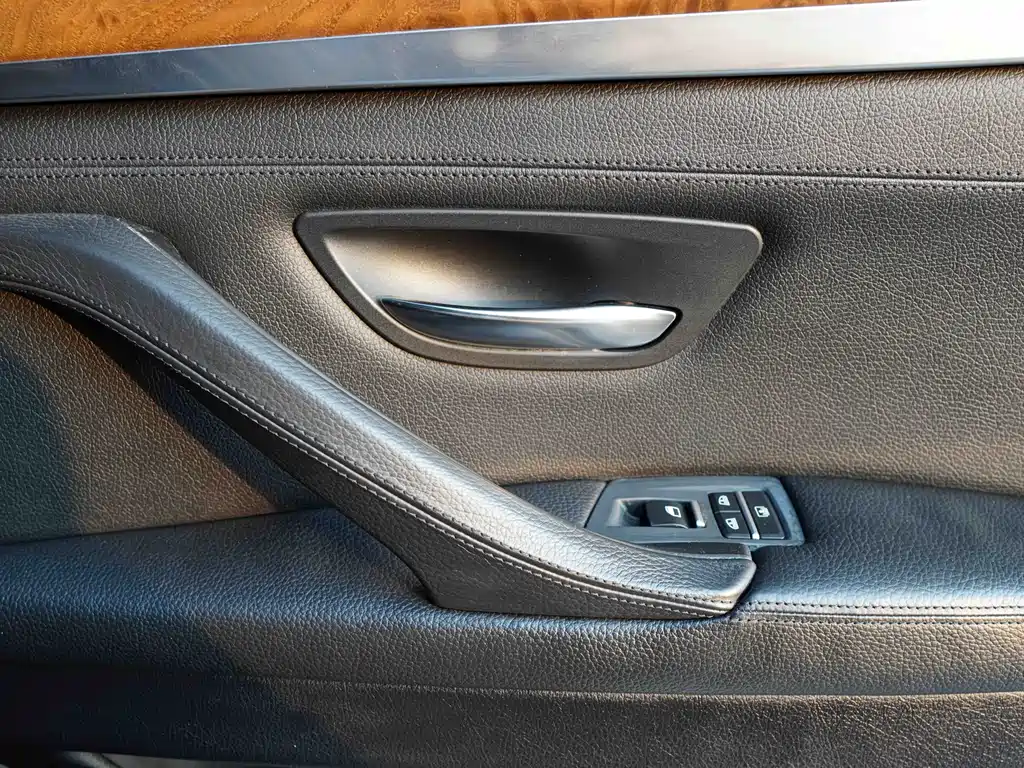 BMW 5 Series 2010 — фото 22