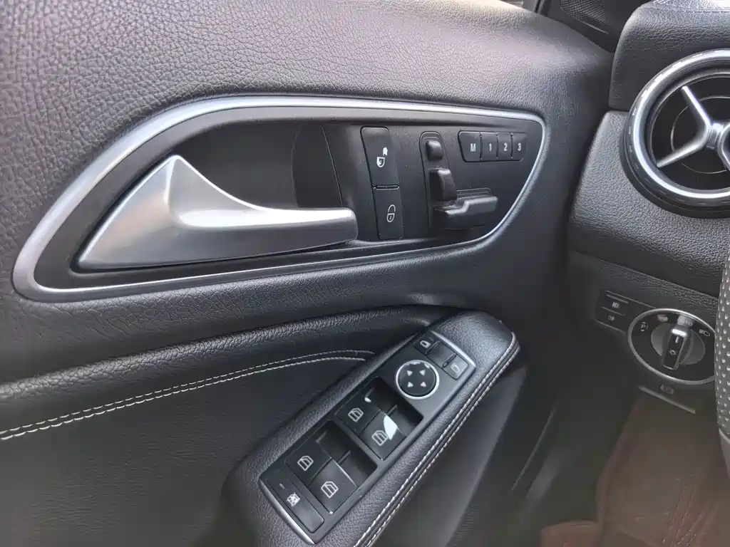 Mercedes-Benz GLA 2016 — фото 16