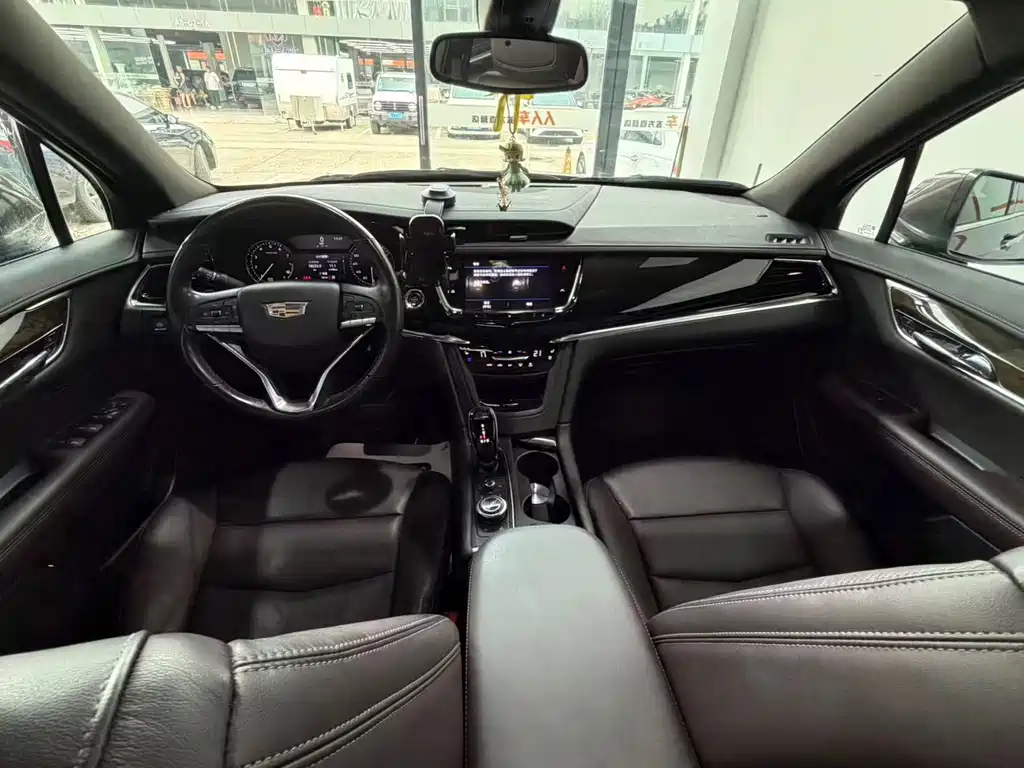 Cadillac XT6 2021 — фото 17