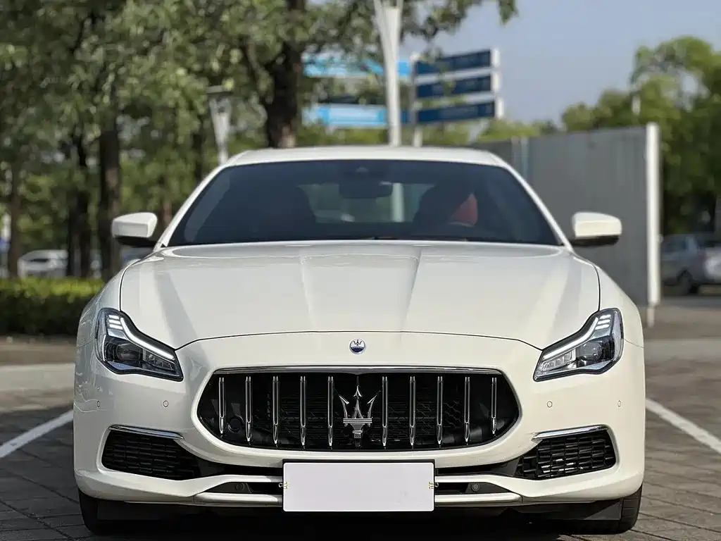 Maserati Quattroporte 2022 — фото 2