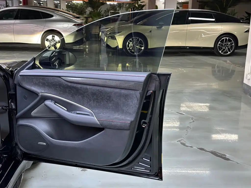 Xiaomi SU7 Ultra 2025 — фото 17