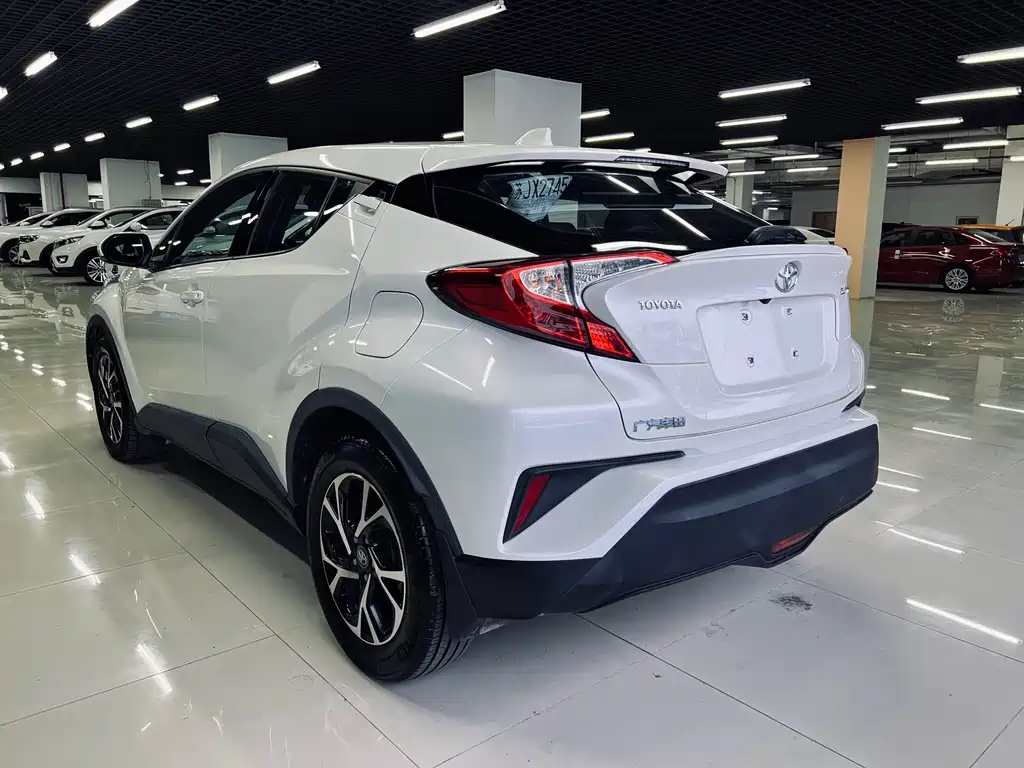 Toyota C-HR 2021 — фото 11