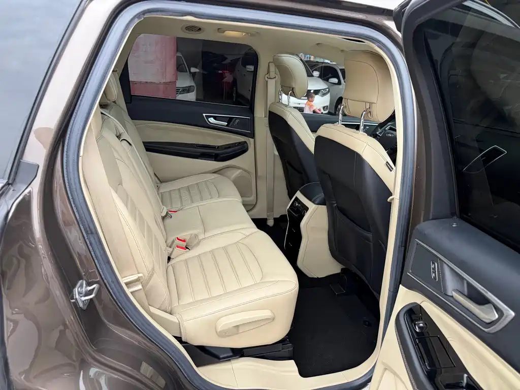 Ford Edge 2016 — фото 15