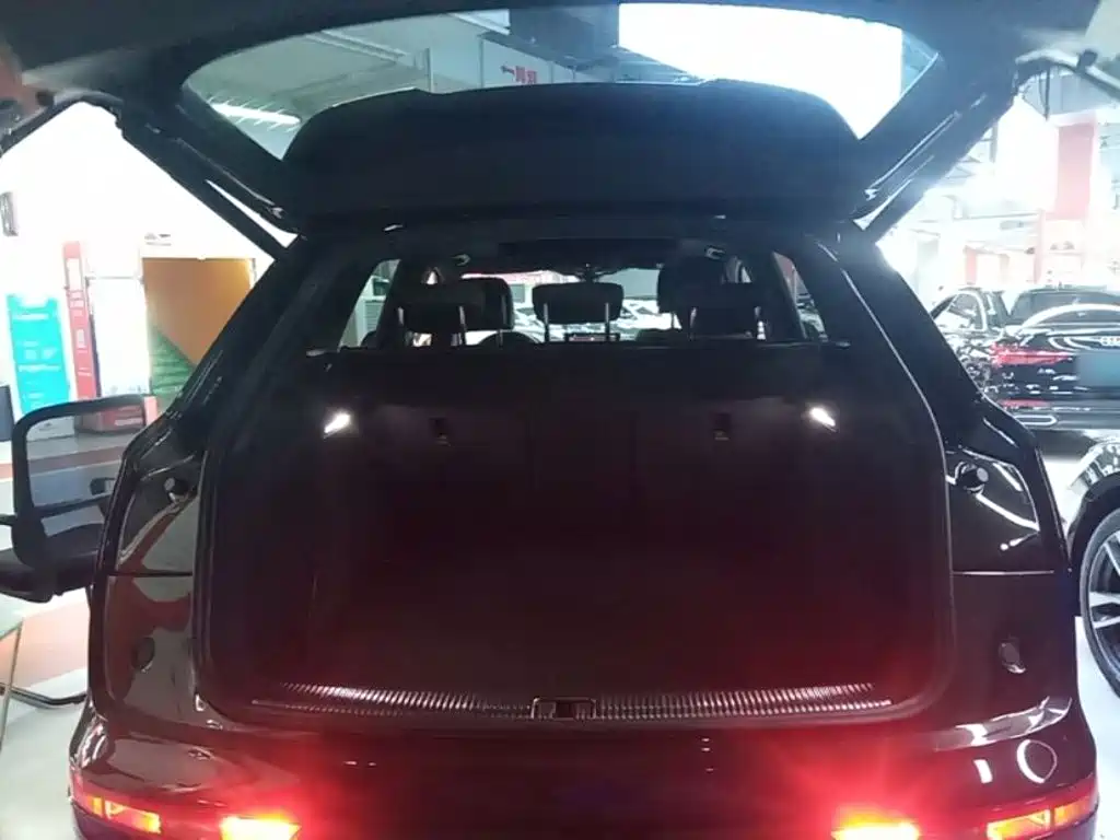 Audi Q5L 2023 — фото 19