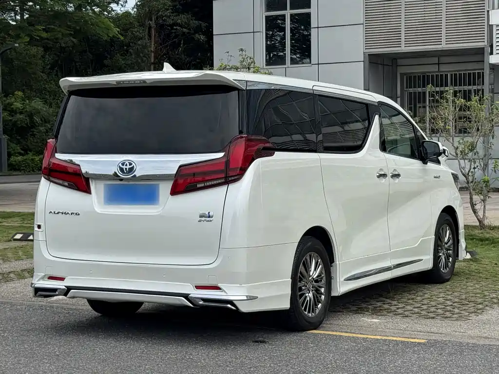 Toyota Alphard 2020 — фото 17