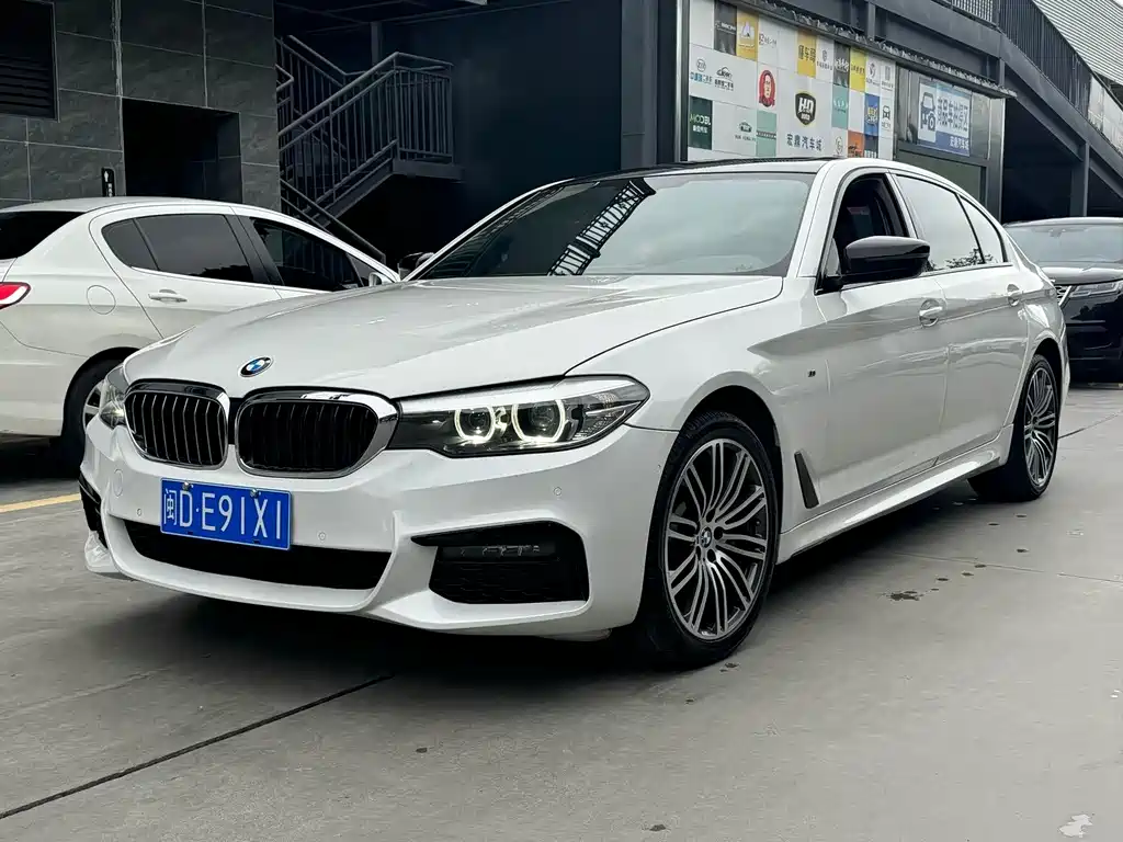 BMW 5 Series 2019 — фото 1