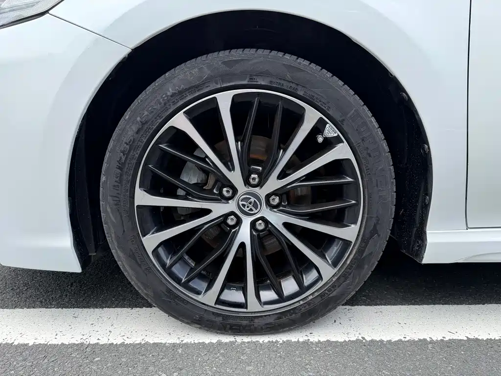 Toyota Camry 2018 — фото 11