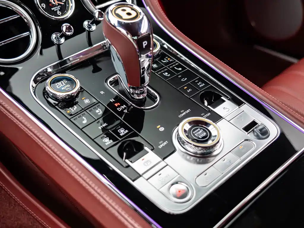 Bentley Continental 2020 — фото 12