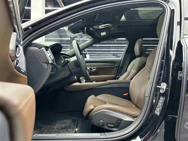 Volvo S90 Plug-In Hybrid 2024
