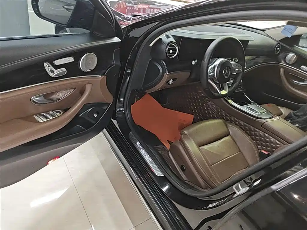 Mercedes-Benz E-Class 2019 — фото 16