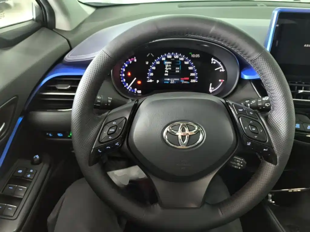 Toyota C-HR 2023 — фото 11